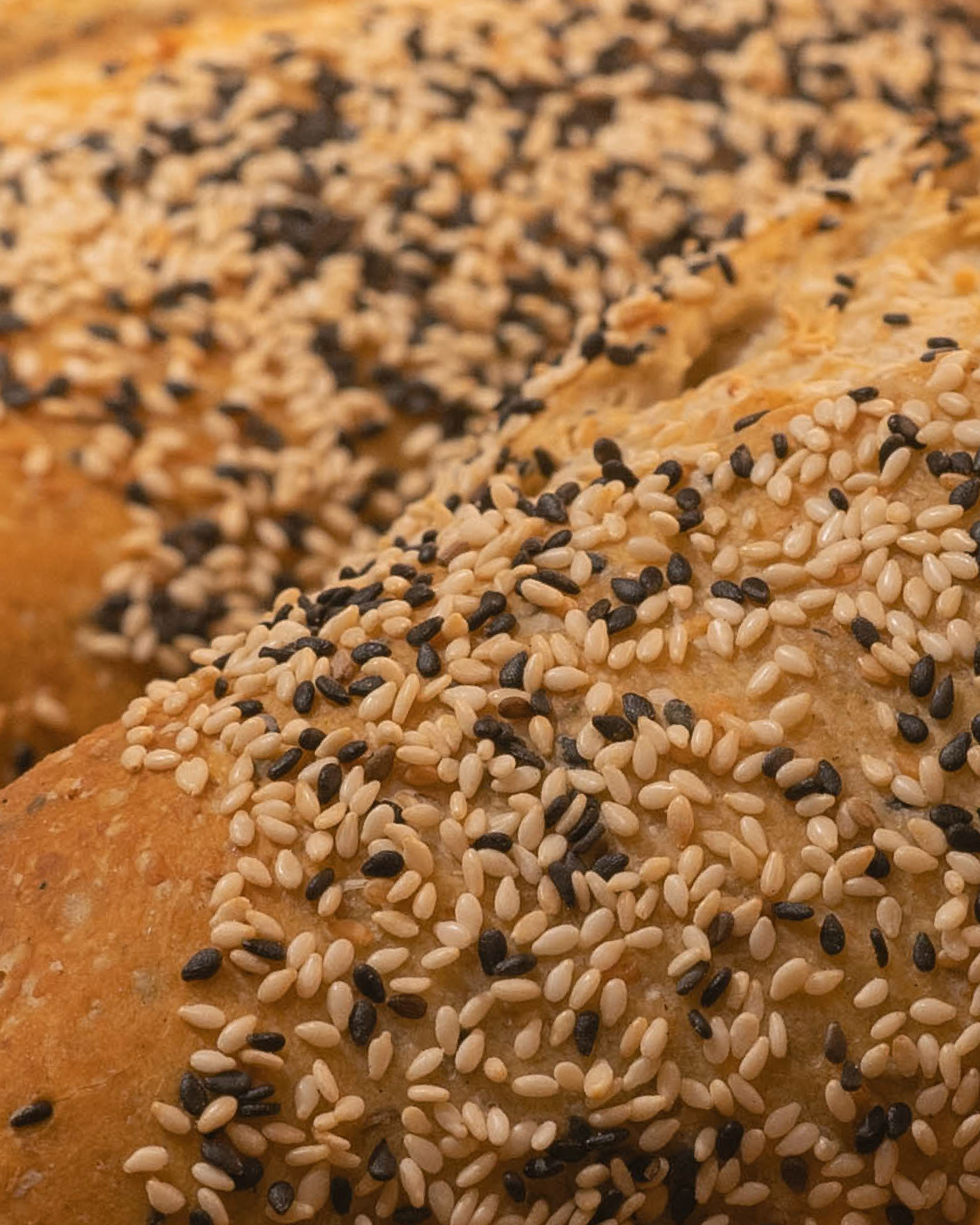 Pan masa madre con ajonjolí y sésamo